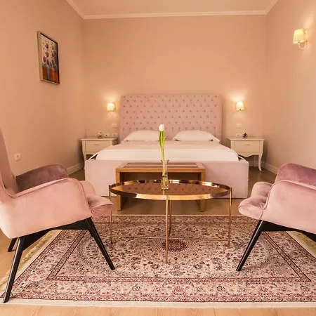Royal Hill Hotel *