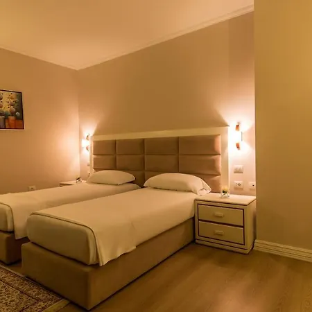 Royal Hill Hotel Vorë